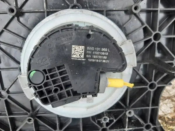 Audi AdBlue-säiliö OEM 8W0131878BP - Käytetty image 4