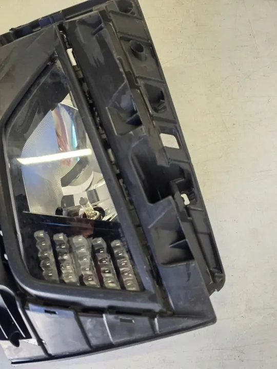 Gebrauchtes Rechtes Halogenscheinwerfer OEM 2G0941662 VW Polo image 3