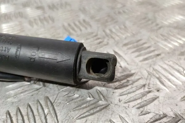 Oikea tavaratilan toimilaite MERCEDES-BENZ GLS (X166) A1668900100 image 2