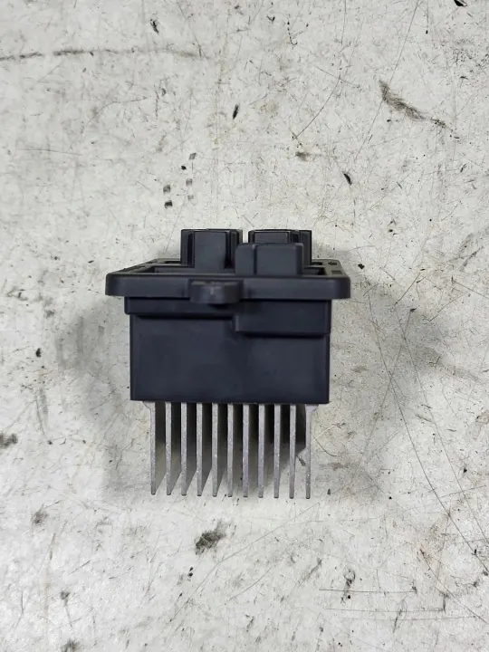 Renault Captur Puhallinvastus OEM MR017600-6000 image 3