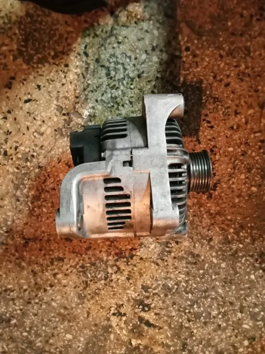 BMW E60 E61 3.0D Alternaattori image 2