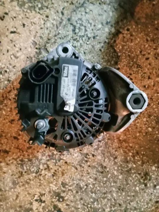 BMW E60 E61 3.0D Alternaattori image 3