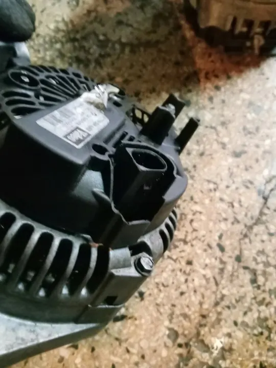 BMW E60 E61 3.0D Alternaattori image 4