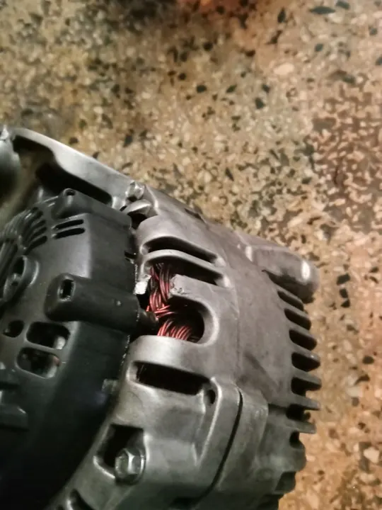 BMW E60 E61 3.0D Alternaattori image 5