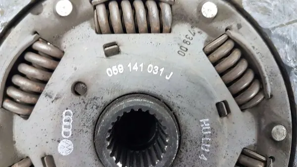 Conjunto de embreagem completo Audi A6 S6 C5 2001 OEM 059141031J image 3