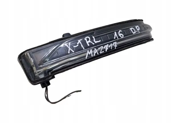 Intermitente de espejo Nissan Qashqai OEM E40161822 image 3