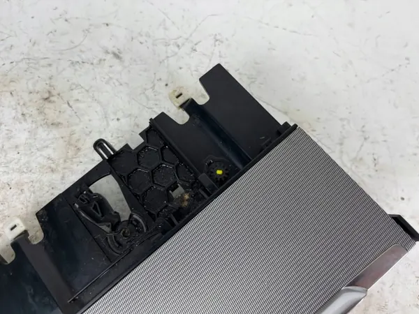 Volvo XC90 V60 II Frontaschenbecher OEM 31694582 image 3