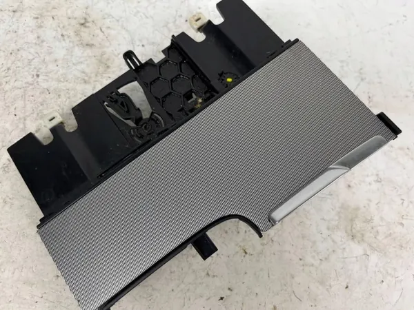 Volvo XC90 V60 II Frontaschenbecher OEM 31694582 image 4