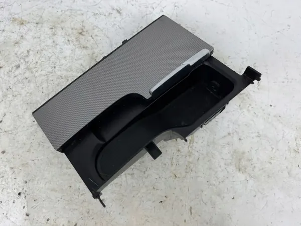 Volvo XC90 V60 II Frontaschenbecher OEM 31694582 image 5