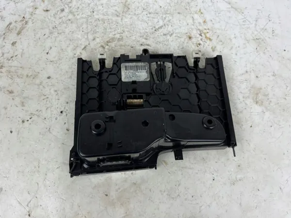 Volvo XC90 V60 II Frontaschenbecher OEM 31694582 image 7