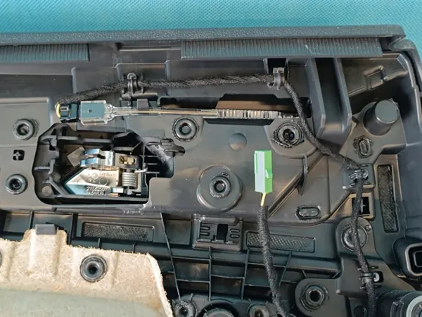 OEM 5NA867212R Rechter Achterdeur Bekleding VW Tiguan image 7
