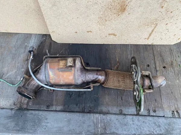 Ford Kuga II 2014 DPF-suodatin OEM CV615E211VC image 2