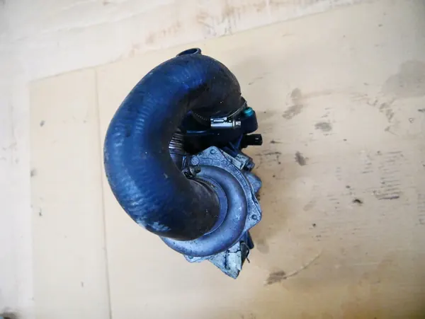 BMW E60 E63 E70 E81 E83 E84 E87 N52 Vattenpump Termostat image 3