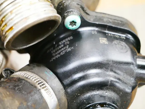 BMW E60 E63 E70 E81 E83 E84 E87 N52 Vattenpump Termostat image 8