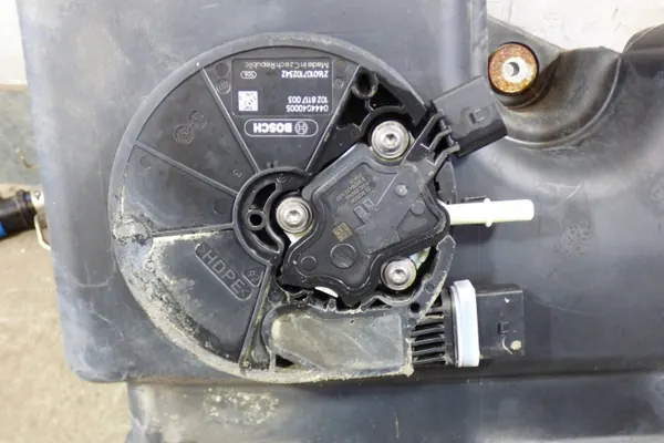 BMW AdBlue-tank OEM 7286064 voor 5-serie F10 image 4