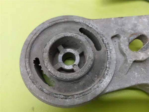 Support de Fixation Scania OEM 1762624 pour R440 2004-2016 image 5