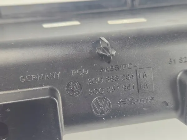 VW Passat B6 Askfat OEM 3CO863284 3CO857961 image 6