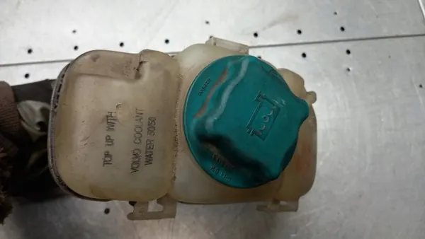 Kühlmittelbehälter Volvo V70 II Lift 05R 30723929 image 2