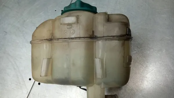 Kühlmittelbehälter Volvo V70 II Lift 05R 30723929 image 3