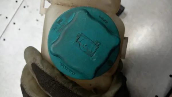 Kühlmittelbehälter Volvo V70 II Lift 05R 30723929 image 5