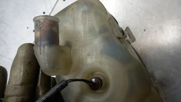 Kühlmittelbehälter Volvo V70 II Lift 05R 30723929 image 6