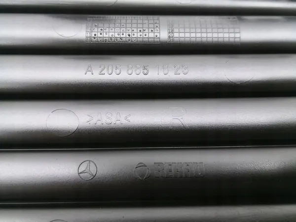Grille de pare-chocs pour Mercedes C W205 14- Avant Droit image 6