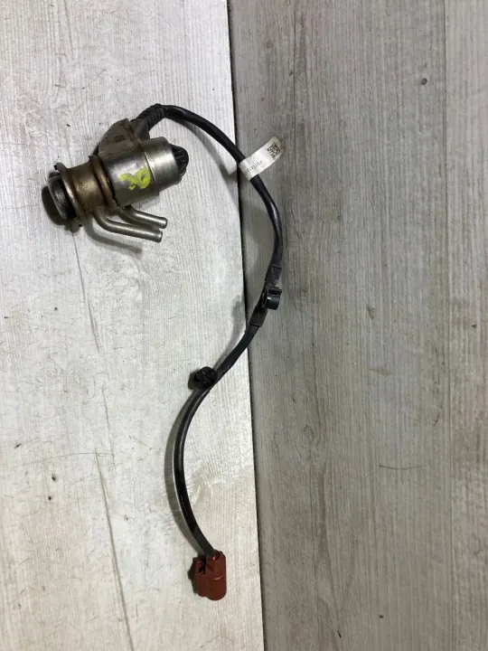 Injector AdBlue Skoda OEM 04L131113P para Octavia III image 2