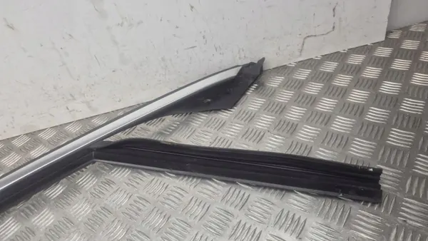Mercedes E-Klasse W213 deur raamrubber OEM A2137252800 image 3