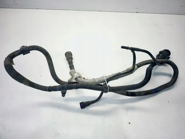 Audi A5 8T Nesteputki OEM 8T0131963H Käytetty image 3