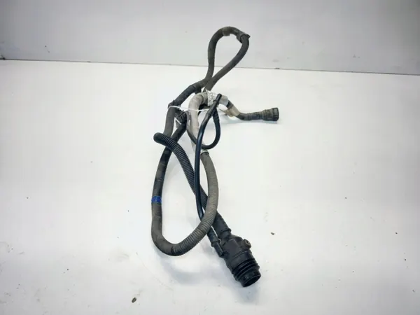 Audi A5 8T Nesteputki OEM 8T0131963H Käytetty image 4