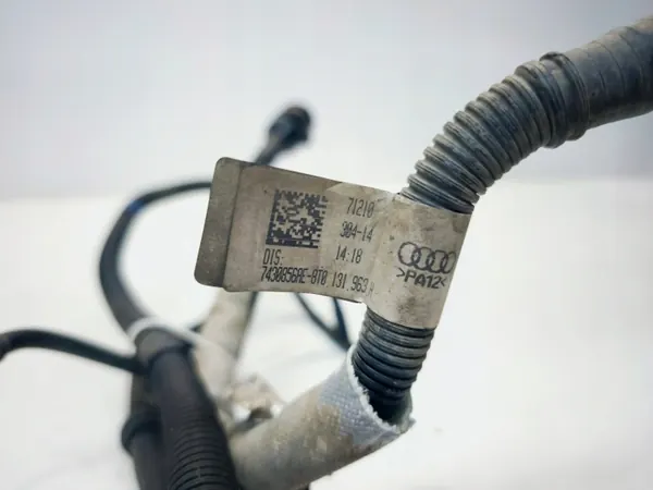 Audi A5 8T Nesteputki OEM 8T0131963H Käytetty image 5