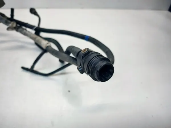Audi A5 8T Nesteputki OEM 8T0131963H Käytetty image 6