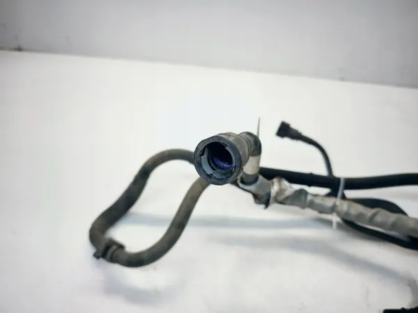 Audi A5 8T Nesteputki OEM 8T0131963H Käytetty image 7