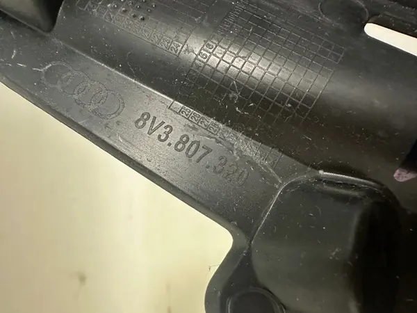 AUDI A3 8V Guía de Parachoques Delantero Derecho 8V3807320 image 3