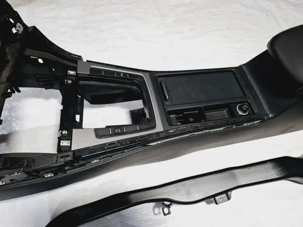 Accoudoir cuir OEM 5G1863241BE pour VW Golf VII image 3