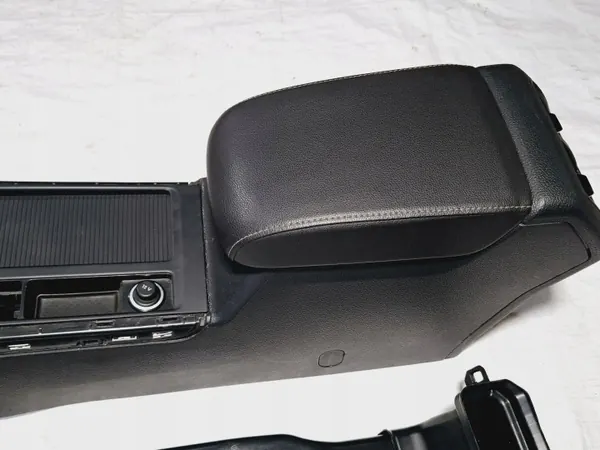 Accoudoir cuir OEM 5G1863241BE pour VW Golf VII image 4