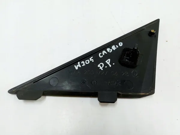 Mercedes oven kolmio OEM A2057270428 oikea etu image 3