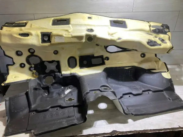 OEM 39141381 väliseinäeristys Opel Crossland X:lle image 2