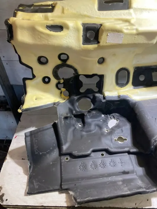 OEM 39141381 väliseinäeristys Opel Crossland X:lle image 3
