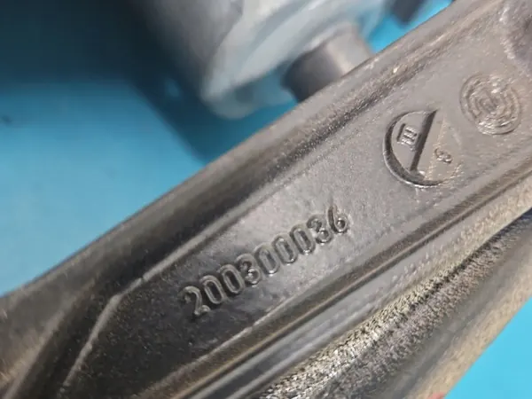 OEM 8P4959802B Oikea Takaikkunankorotin Audi A3 image 7
