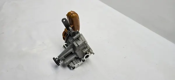 Mercedes-öljypumppu OEM 2821800600 CLA C118:lle image 4