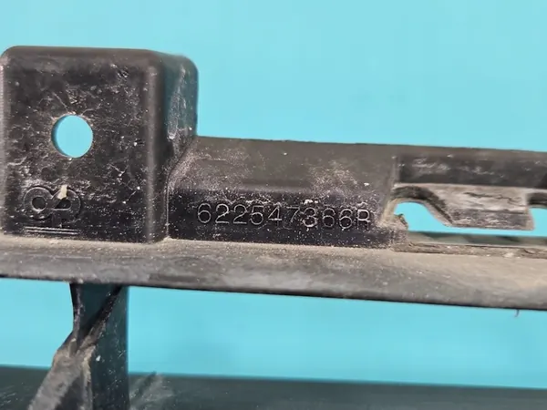 Tappo Griglia Paraurti Renault Megane III 622547366R image 4