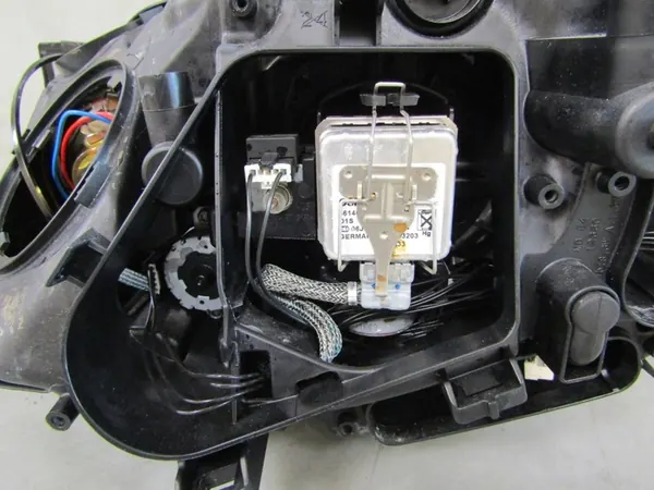 Farol Xenon Direito BMW 7 Série 08-12 OEM 6311 7228428 image 4