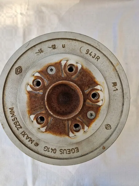 Tambour de frein droit Renault Captur II 440009139R image 1