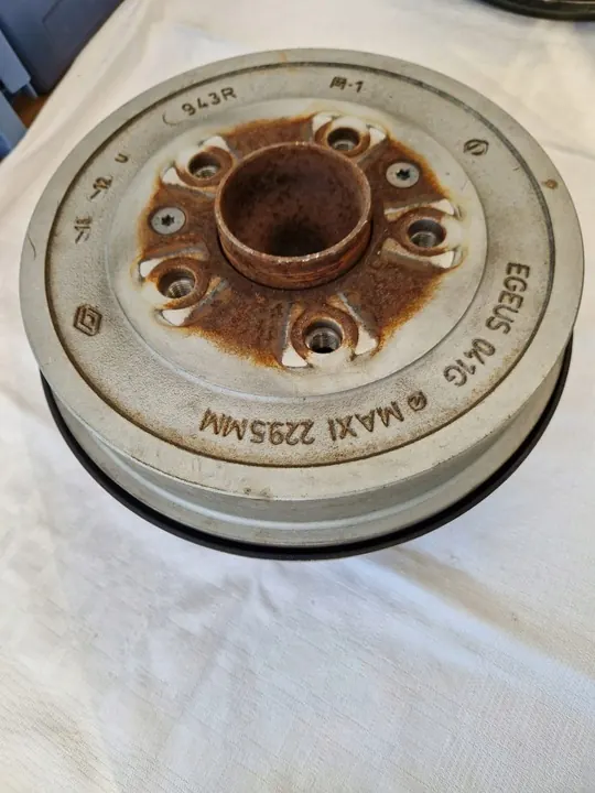 Tambour de frein droit Renault Captur II 440009139R image 2