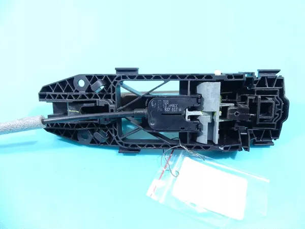 Vasen Takaluukun Ulkokahva VW Jetta VI image 4