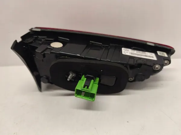 Luz trasera derecha Volkswagen Golf VIII image 4