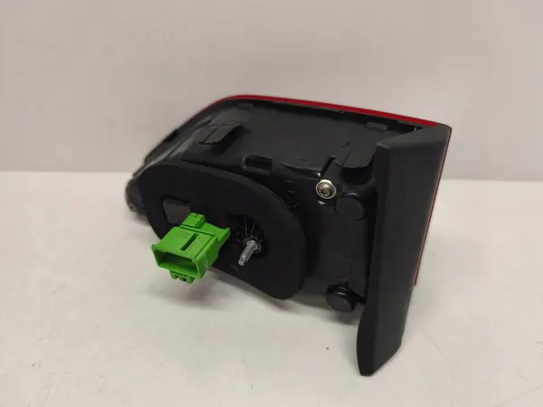 Luz trasera derecha Volkswagen Golf VIII image 5