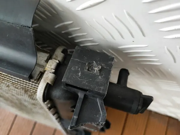 Vattenkylare Opel Astra IV J Lift 1.6 CDTI image 6