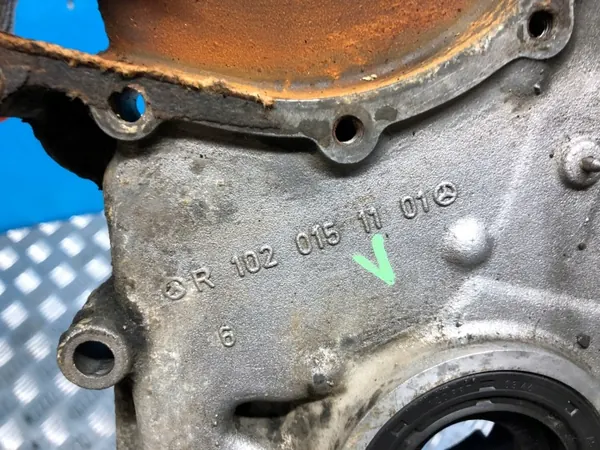 Mercedes W124 Steuerdeckel OEM R1020151101 - Gebraucht image 3